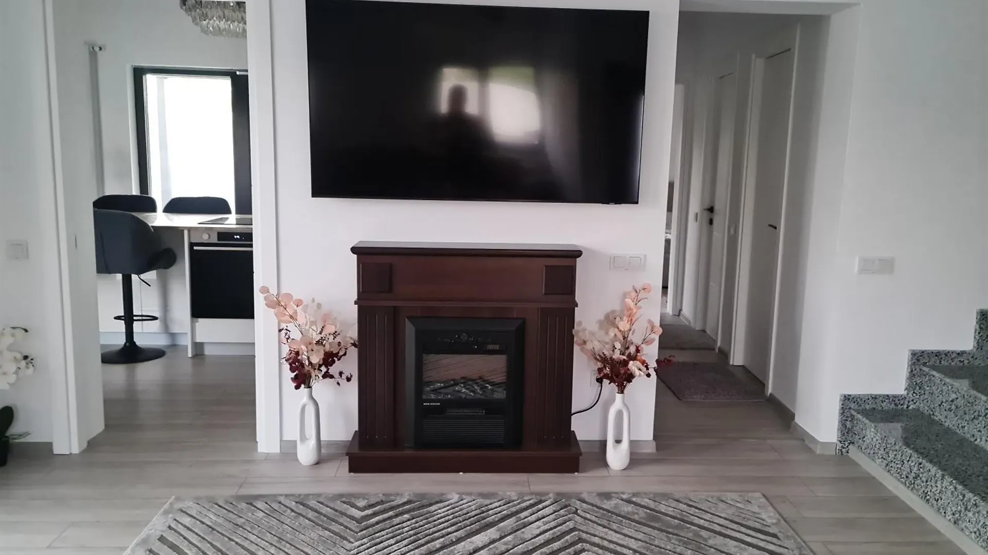 Grey House Villa Bucureşti