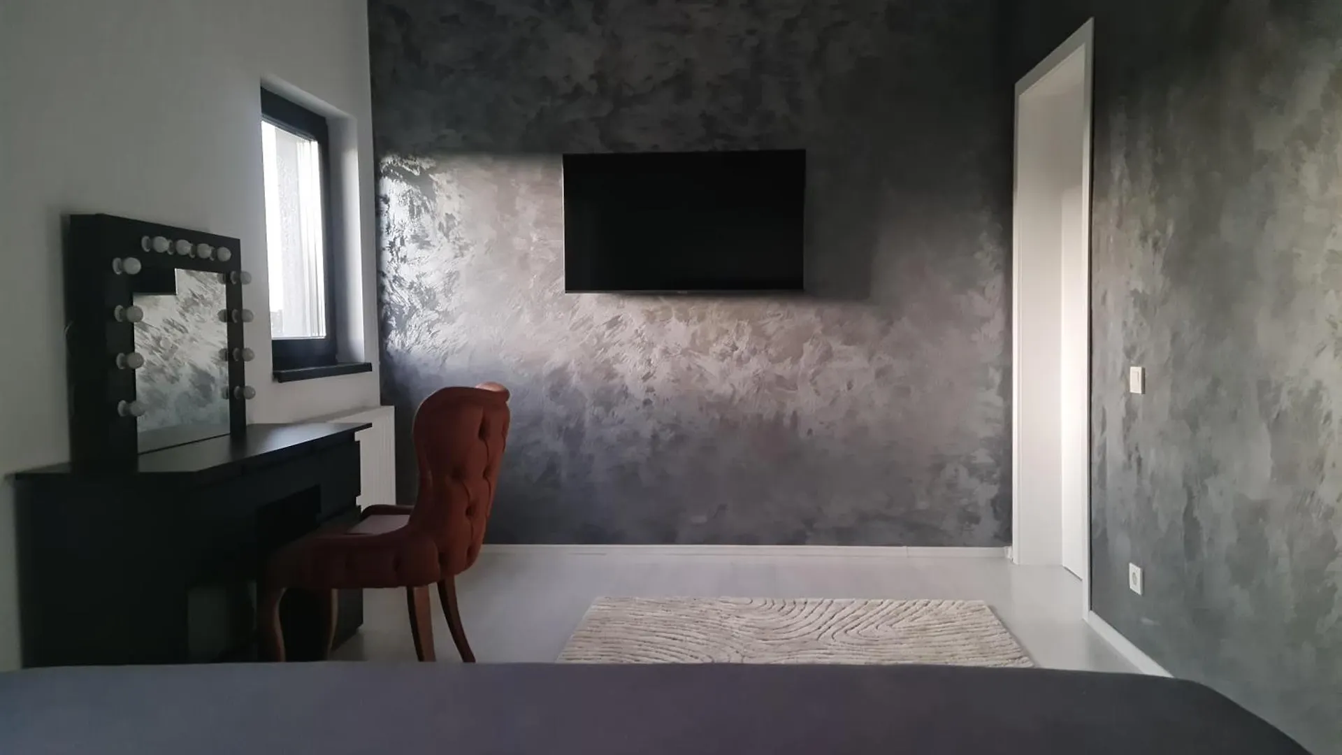 Grey House Villa Bucharest 0*,