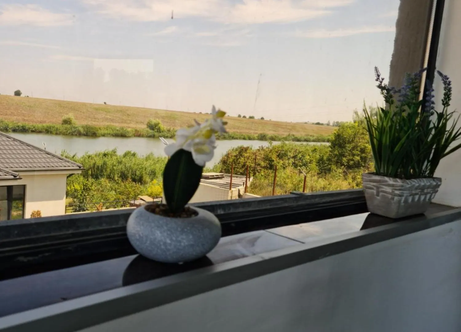 Grey House Villa Bucureşti 0*,  România