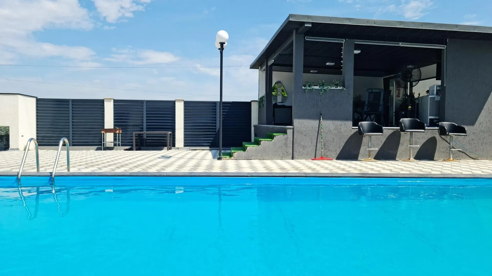 Grey House Villa Bucureşti