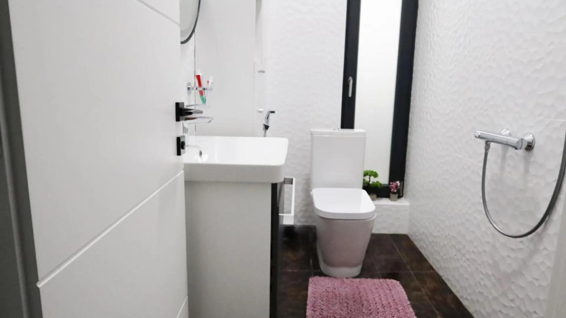 Grey House Villa Bucureşti